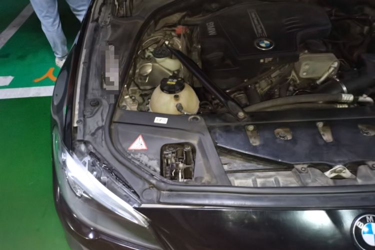 Used BMW 5 Series 2014 528Li Leading Model Engine Bay Right