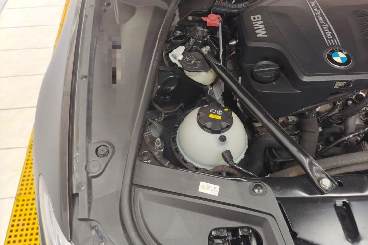 Used BMW 5 Series 2014 525Li Luxury Design Package Engine Bay Right