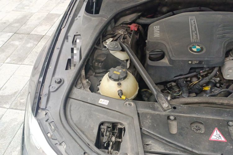 Used BMW 5 Series 2014 520Li Elegant Model Engine Bay Right