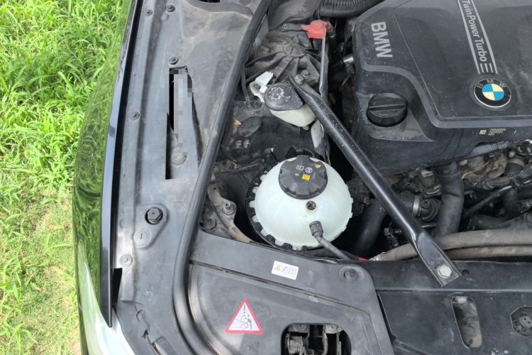 Used BMW 5 Series 2014 525Li Leading Model Engine Bay Right