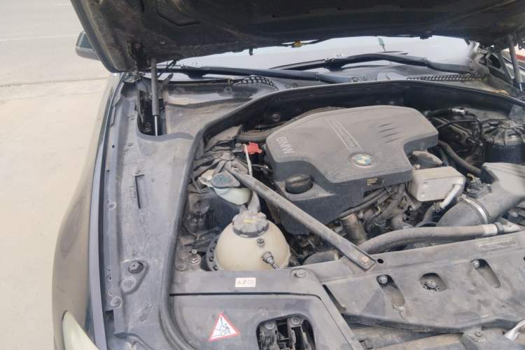 Used BMW 5 Series 2014 525Li Luxury Design Package Engine Bay Right