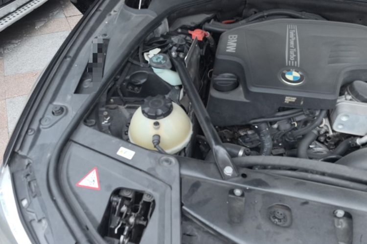 Used BMW 5 Series 2014 520Li Elegant Model Engine Bay Right