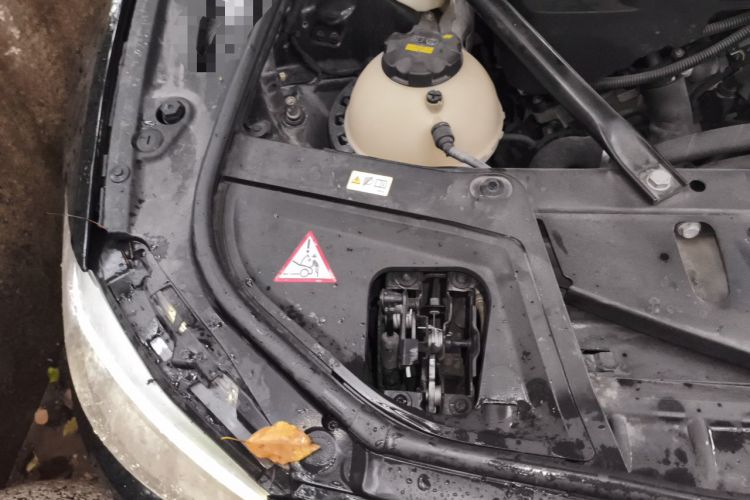 Used BMW 5 Series 2014 520Li Elegant Model Engine Bay Right