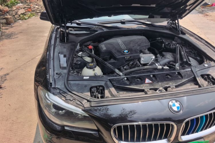Used BMW 5 Series 2014 520Li Elegant Model Engine Bay Right