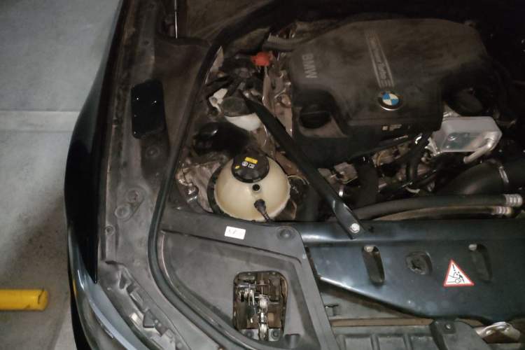 Used BMW 5 Series 2014 520Li Elegant Model Engine Bay Right