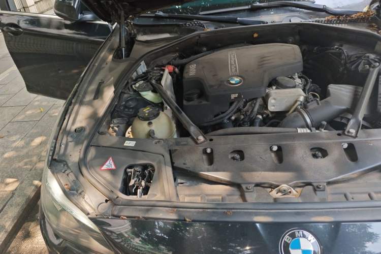 Used BMW 5 Series 2014 520Li Elegant Model Engine Bay Right