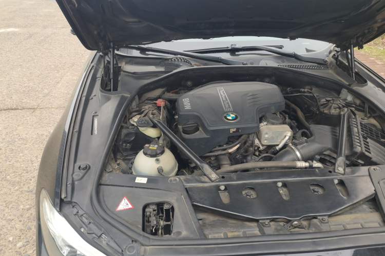 Used BMW 5 Series 2014 525Li Leading Model Engine Bay Right