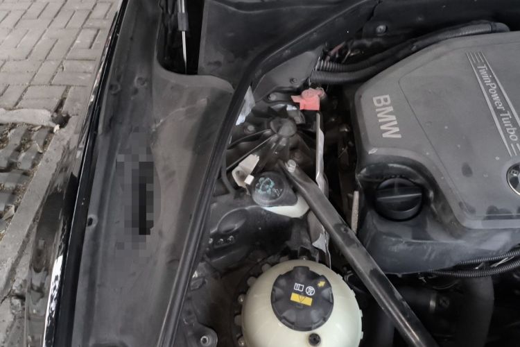 Used BMW 5 Series 2014 520Li Elegant Model Engine Bay Right