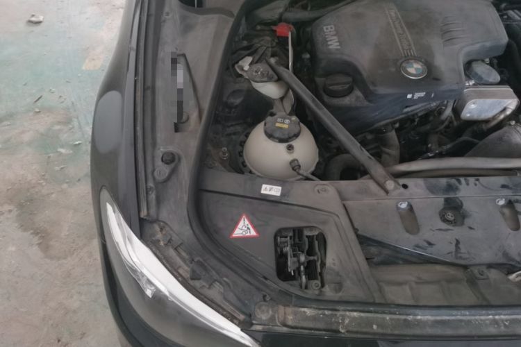 Used BMW 5 Series 2014 520Li Elegant Model Engine Bay Right