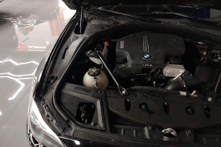Used BMW 5 Series 2014 520Li Elegant Model Engine Bay Right