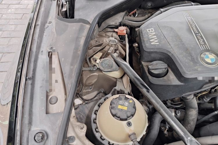 Used BMW 5 Series 2014 520Li Elegant Model Engine Bay Right
