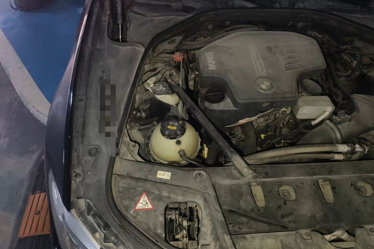 Used BMW 5 Series 2014 525Li Leading Model Engine Bay Right