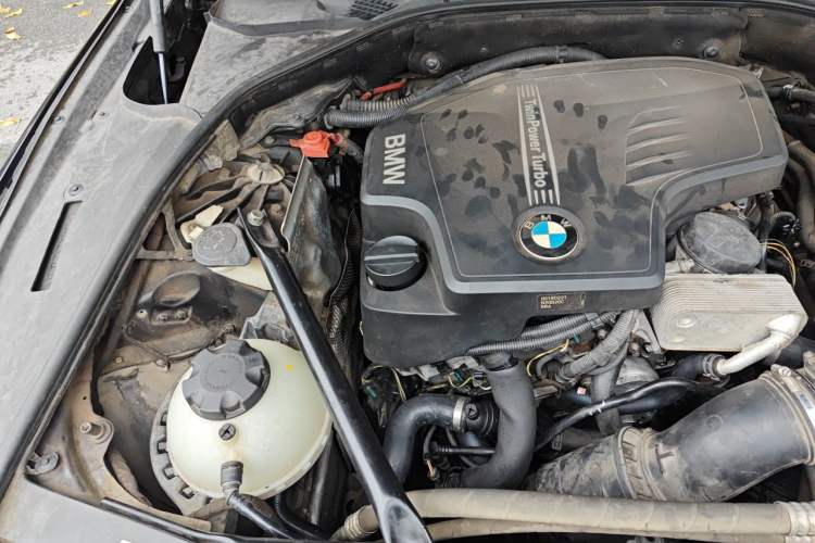 Used BMW 5 Series 2014 525Li Luxury Design Package Engine Bay Right