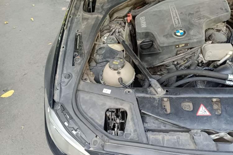 Used BMW 5 Series 2014 520Li Elegant Model Engine Bay Right