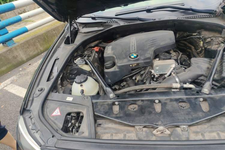 Used BMW 5 Series 2014 525Li Luxury Design Package Engine Bay Right