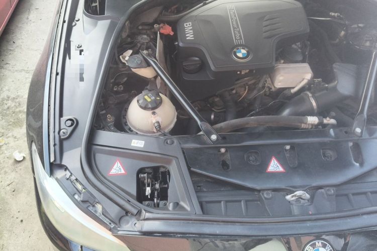 Used BMW 5 Series 2014 525Li Luxury Design Package Engine Bay Right
