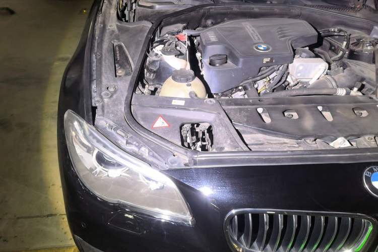 Used BMW 5 Series 2014 520Li Elegant Model Engine Bay Right