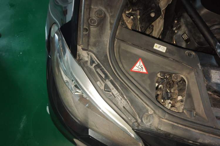Used BMW 5 Series 2014 535Li Leading Model Engine Bay Right