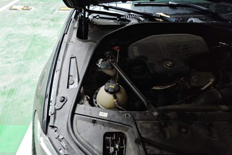 Used BMW 5 Series 2014 525Li Leading Model Engine Bay Right