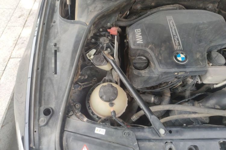 Used BMW 5 Series 2014 525Li Luxury Design Package Engine Bay Right