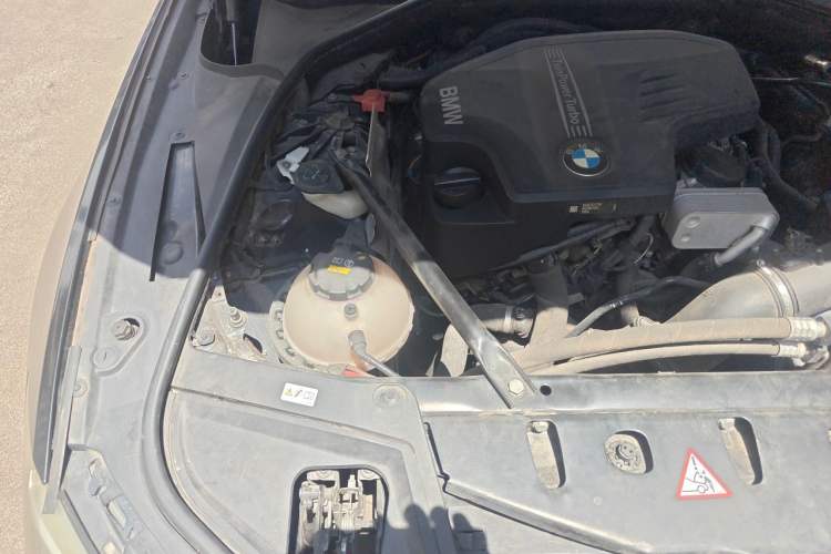 Used BMW 5 Series 2014 525Li Luxury Design Package Engine Bay Right