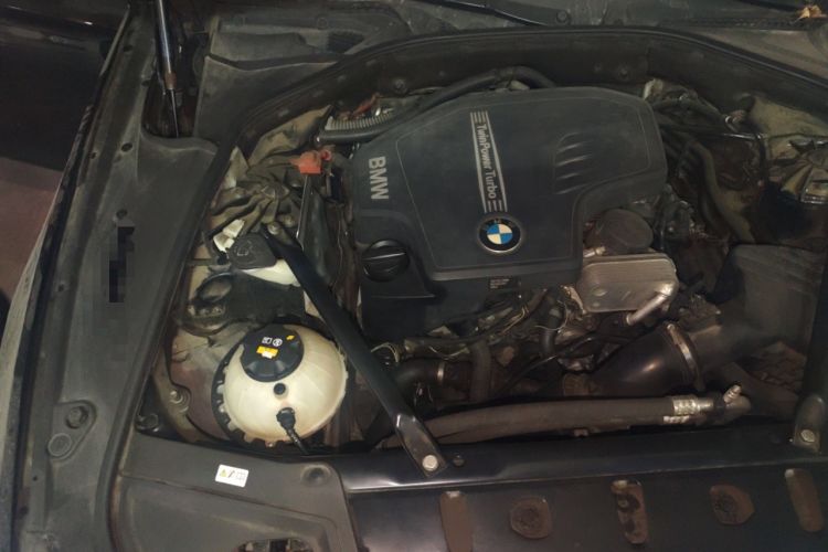 Used BMW 5 Series 2014 525Li Luxury Design Package Engine Bay Right