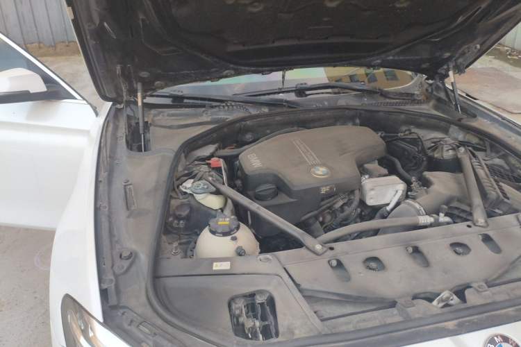Used BMW 5 Series 2014 520Li Elegant Model Engine Bay Right