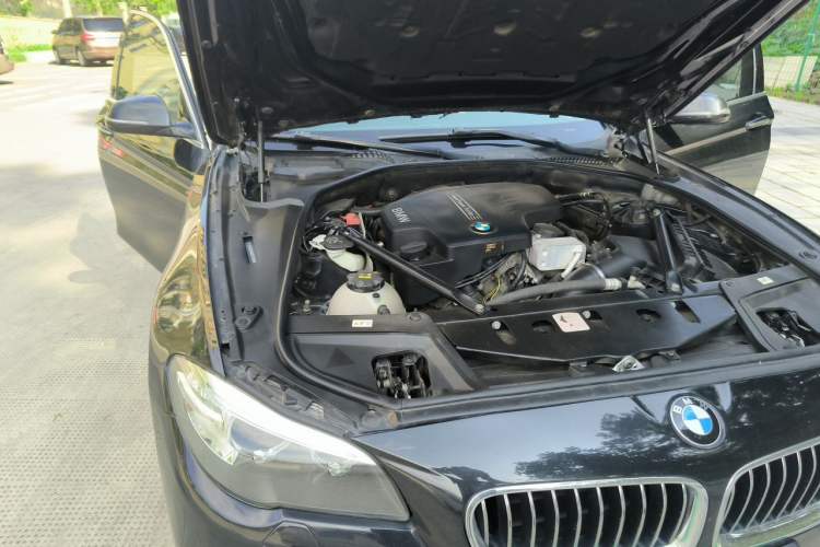 Used BMW 5 Series 2014 525Li Luxury Design Package Engine Bay Right