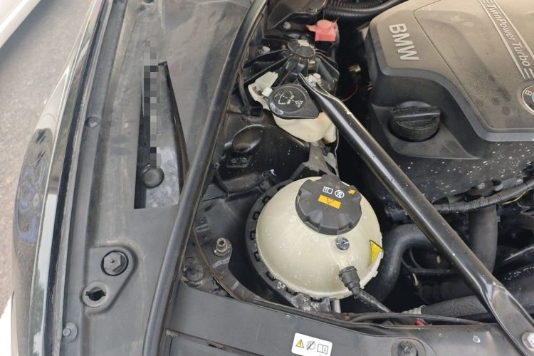Used BMW 5 Series 2014 525Li Luxury Design Package Engine Bay Right