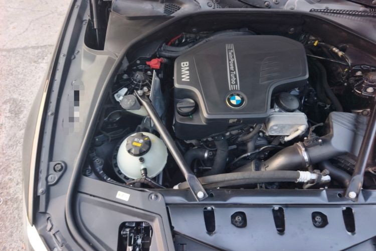 Used BMW 5 Series 2014 525Li Luxury Design Package Engine Bay Right