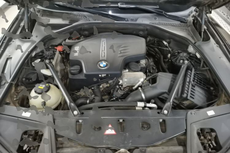 Used BMW 5 Series 2014 525Li Leading Model Engine Bay
