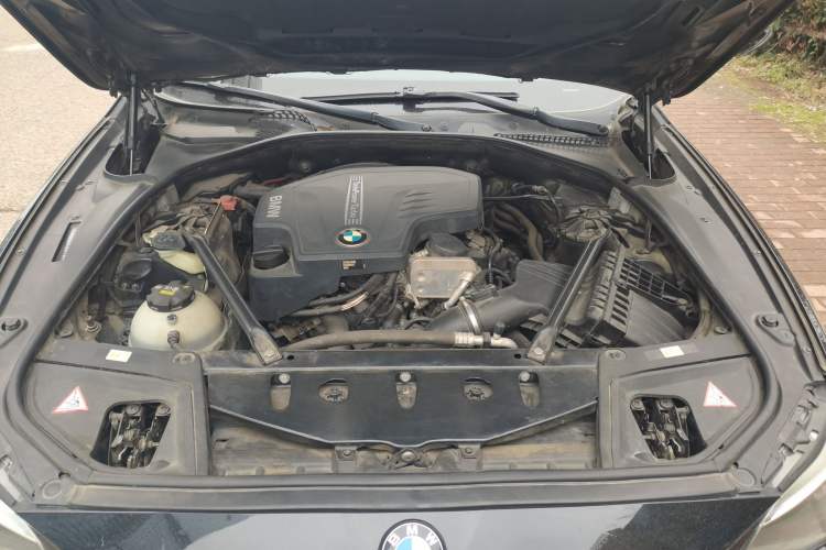 Used BMW 5 Series 2014 525Li Leading Model Engine Bay