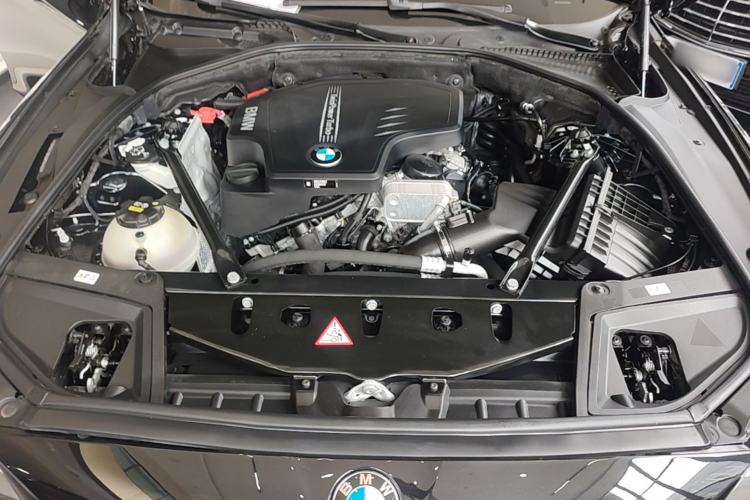 Used BMW 5 Series 2014 525Li Leading Model Engine Bay
