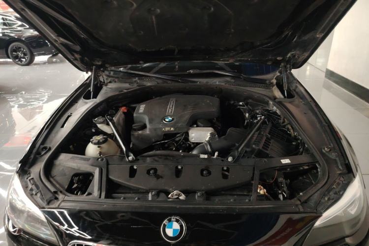 Used BMW 5 Series 2014 520Li Elegant Model Engine Bay