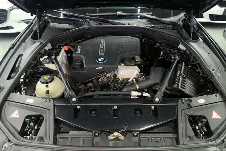Used BMW 5 Series 2014 525Li Leading Model Engine Bay