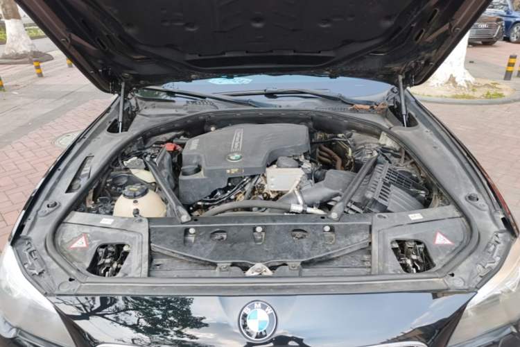 Used BMW 5 Series 2014 525Li Luxury Design Package Engine Bay