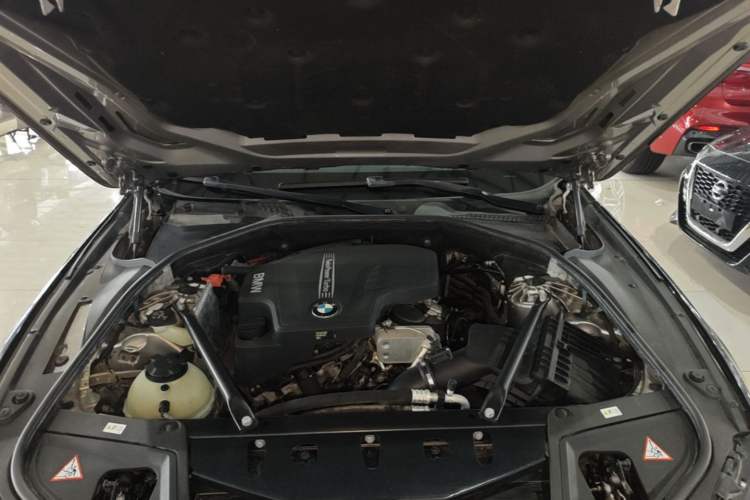 Used BMW 5 Series 2014 525Li Luxury Design Package Engine Bay