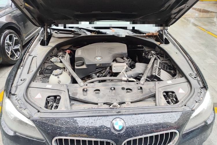 Used BMW 5 Series 2014 525Li Leading Model Engine Bay