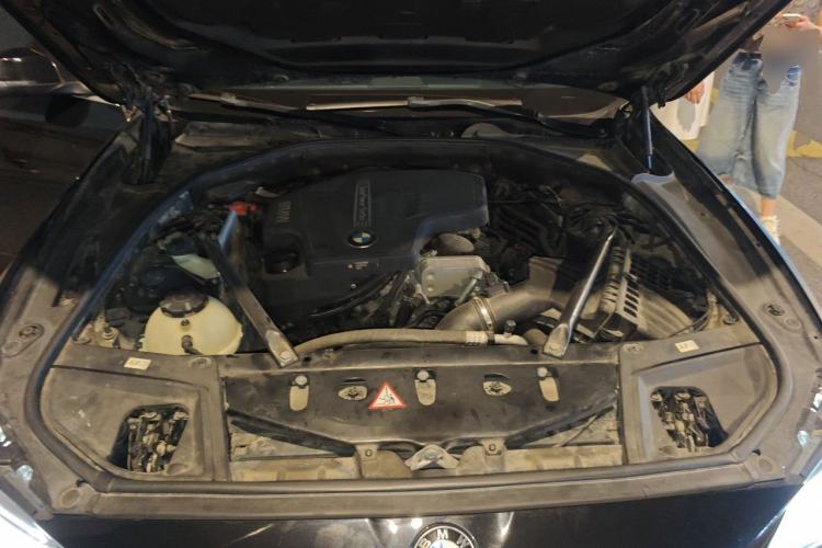 Used BMW 5 Series 2014 525Li Leading Model Engine Bay