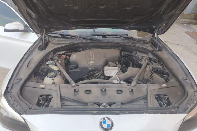 Used BMW 5 Series 2014 520Li Elegant Model Engine Bay