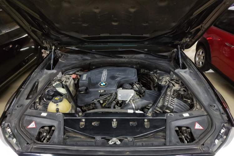 Used BMW 5 Series 2014 528Li Leading Model Engine Bay
