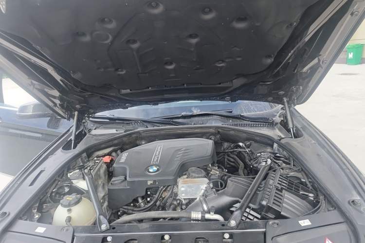 Used BMW 5 Series 2014 528Li Luxury Design Package Engine Bay