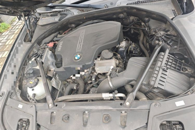 Used BMW 5 Series 2014 525Li Leading Model Engine Bay