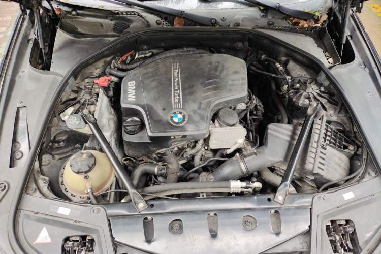 Used BMW 5 Series 2014 520Li Elegant Model Engine Bay