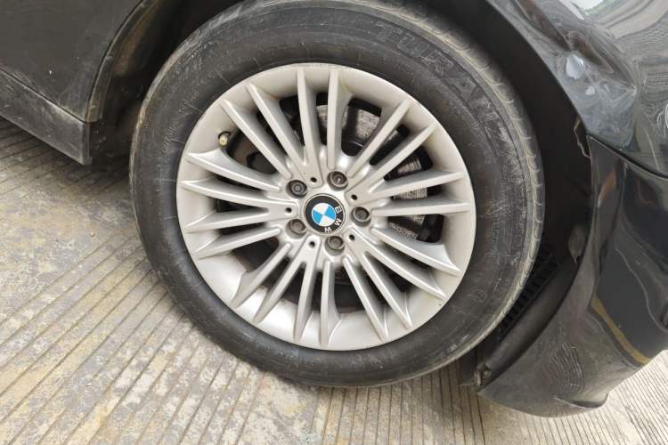 Used BMW 5 Series 2014 525Li Leading Model Exterior 1