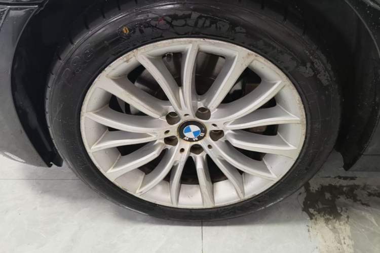 Used BMW 5 Series 2014 525Li Luxury Design Package Exterior 4