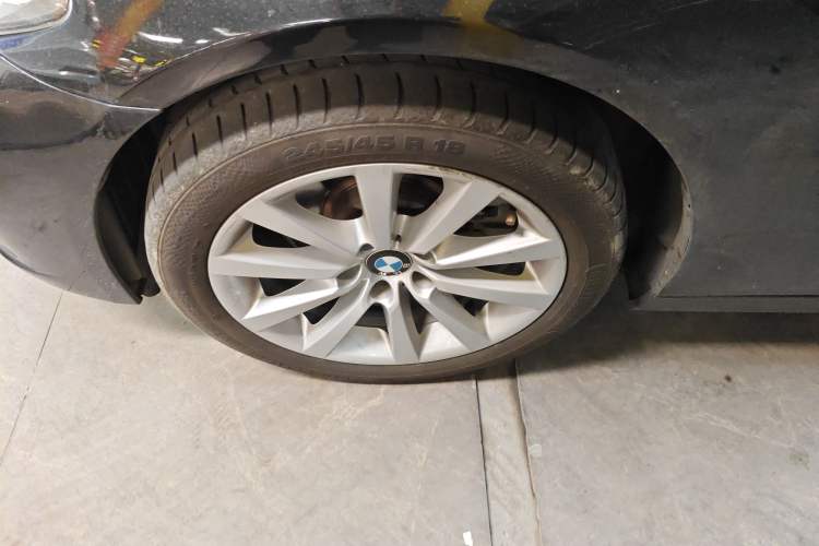 Used BMW 5 Series 2014 528Li Leading Model Exterior 4