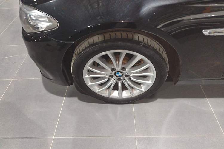Used BMW 5 Series 2014 525Li Luxury Design Package Exterior 4