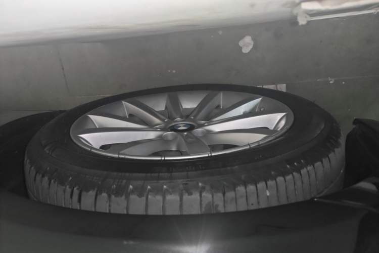 Used BMW 5 Series 2014 535Li Leading Model Exterior 4