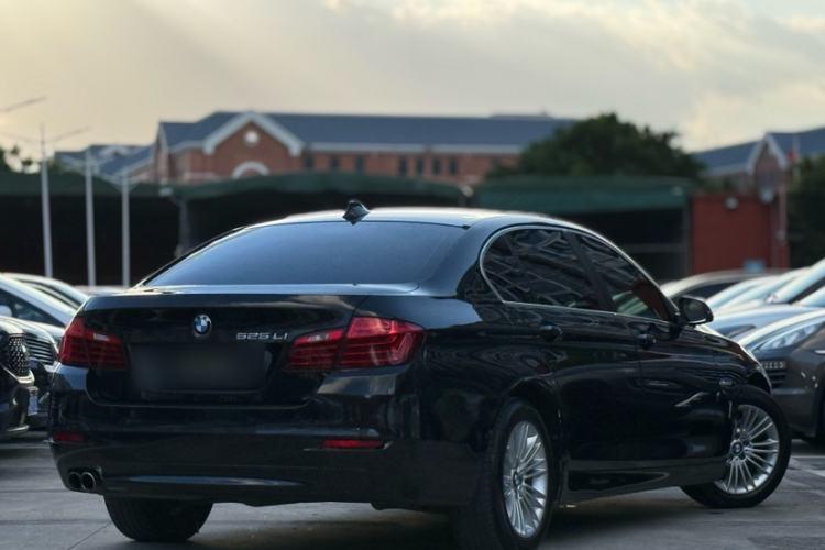 Used BMW 5 Series 2014 525Li Leading Model Exterior 4